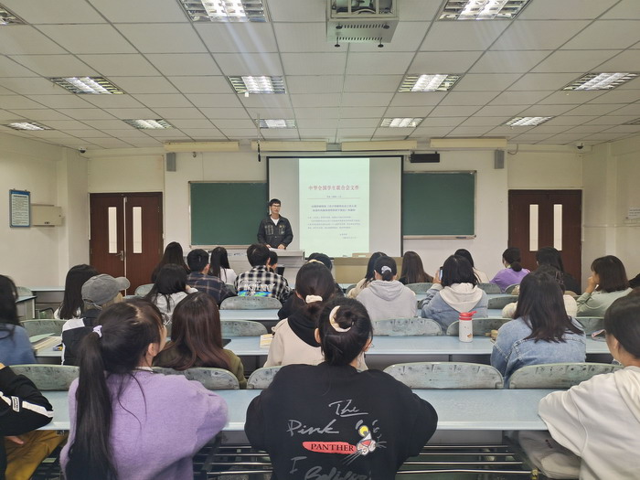 1637289138343087734.jpg 干部会领学2.jpg